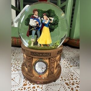 Snow White and Prince Charming snow globe